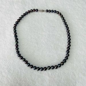 Black pearl necklace